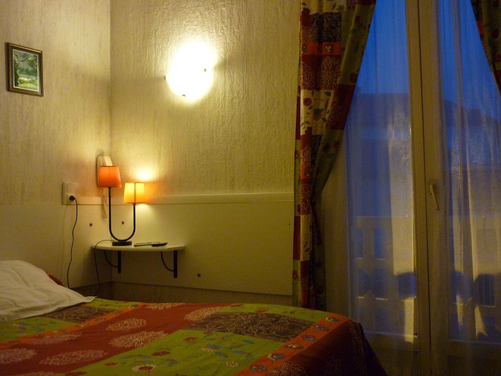 Hôtel du Centre Triple Room (3 beds) 7