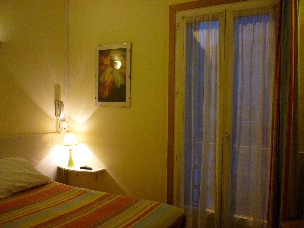 Hôtel du Centre Twin Room 9