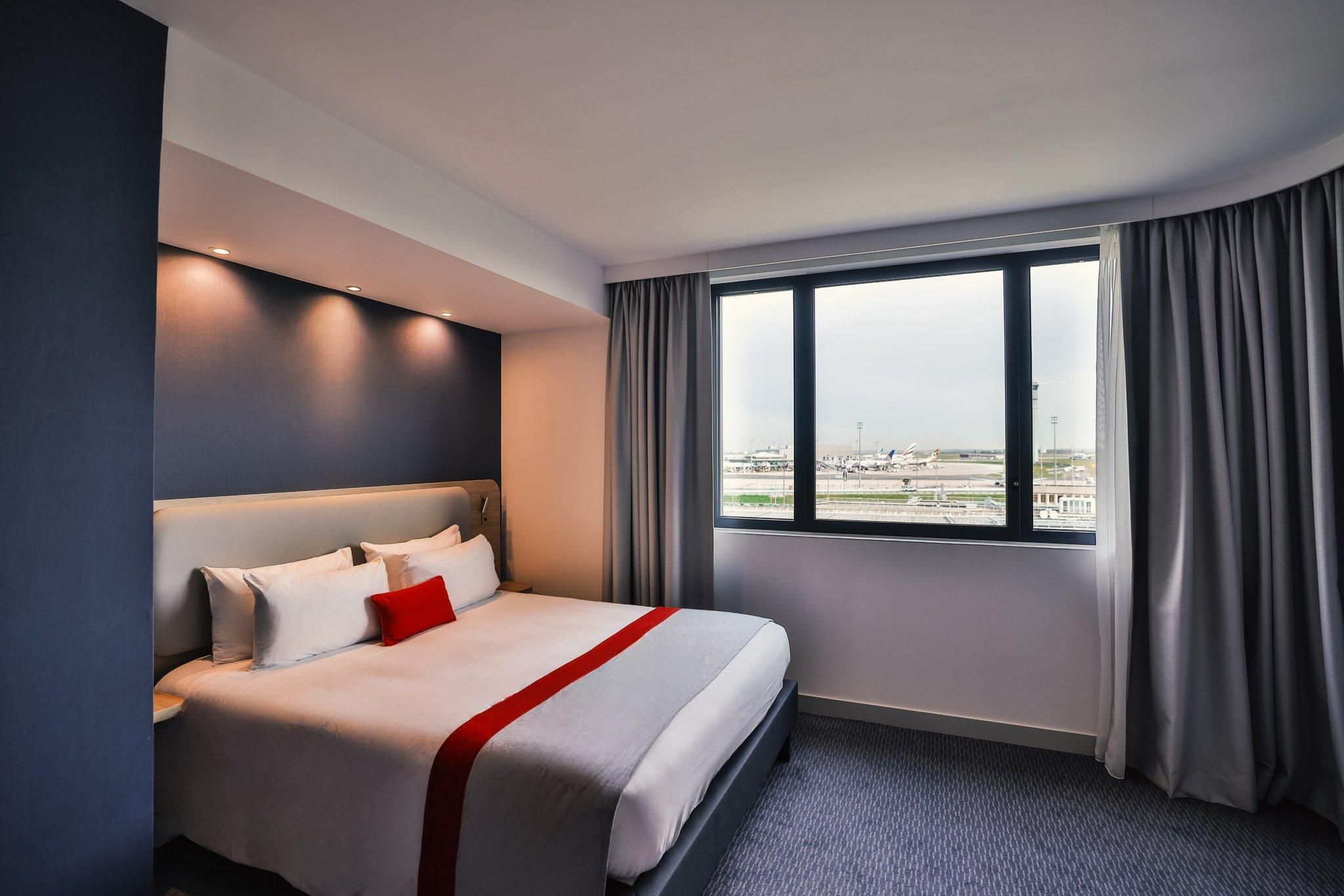 1 Double Standard Airport View Single Sofa Bed Free Breakfast