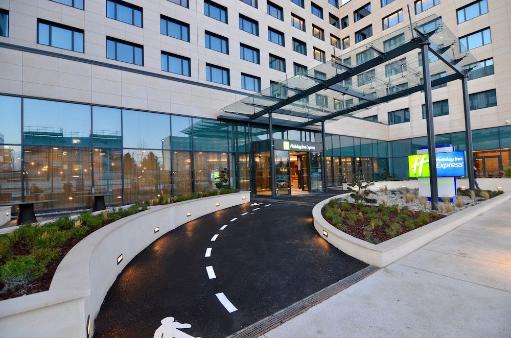 undefined Holiday Inn Express Paris - CDG Airport by IHG 6