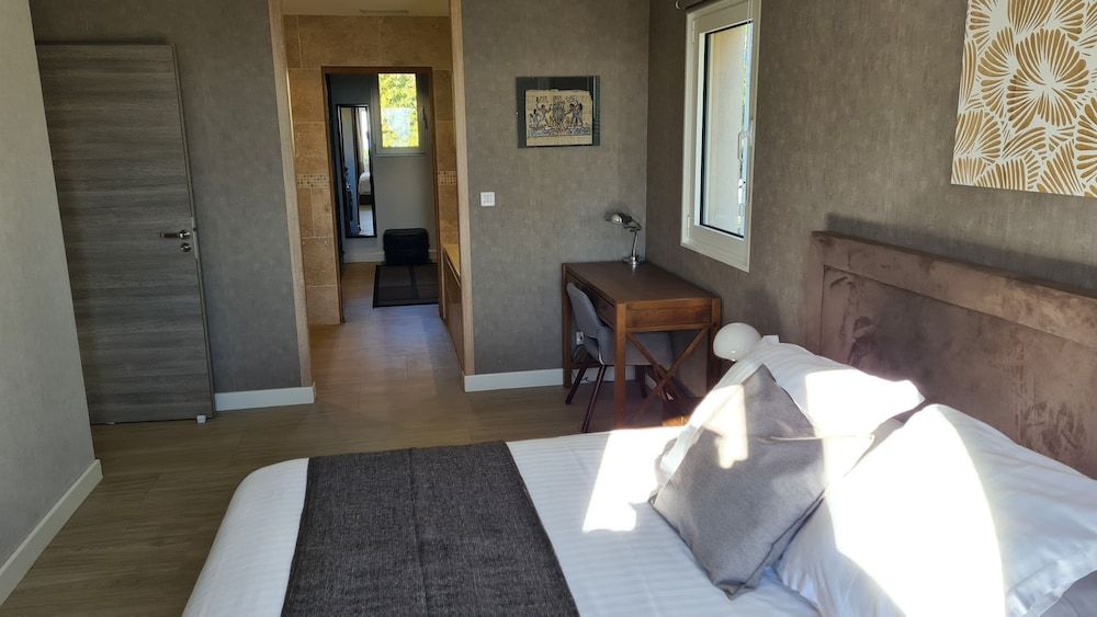 Hôtel Particulier Cassis Parking gratuit Piscine chauffée Apartment, Sea View (Panoramique) 4