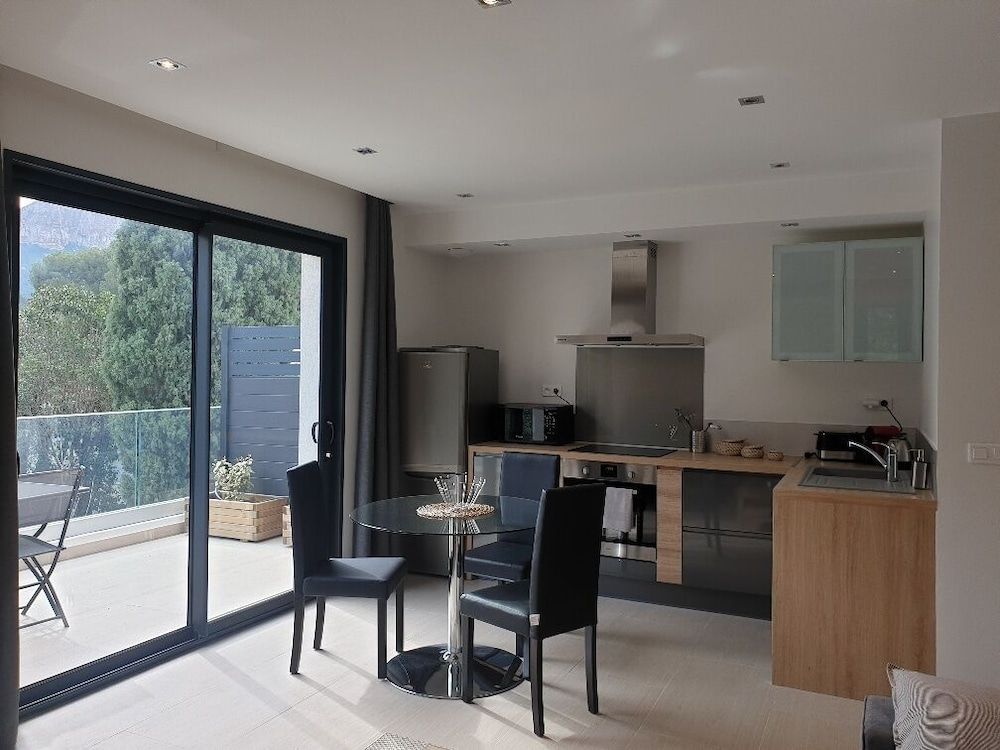 Hôtel Particulier Cassis Parking gratuit Piscine chauffée Apartment, Private Bathroom (Supérieur) 13