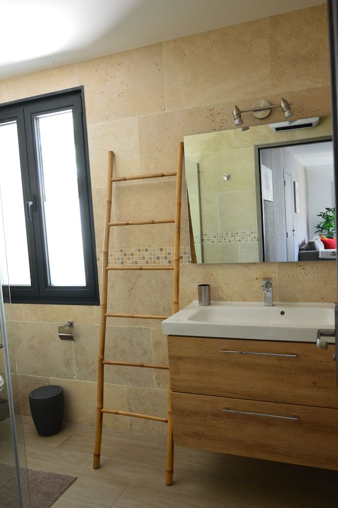 Hôtel Particulier Cassis Parking gratuit Piscine chauffée Apartment, Private Bathroom (Supérieur) 11