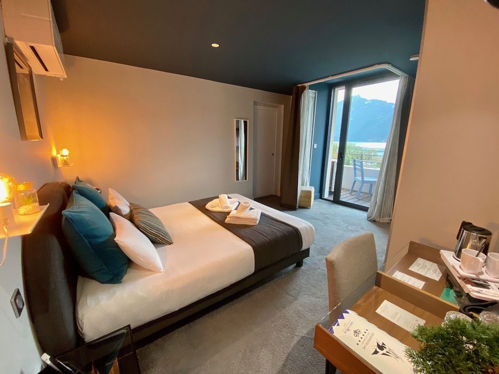 Superior Double Room, Hot Tub, Lake View (Chambotte et Mont Granier)