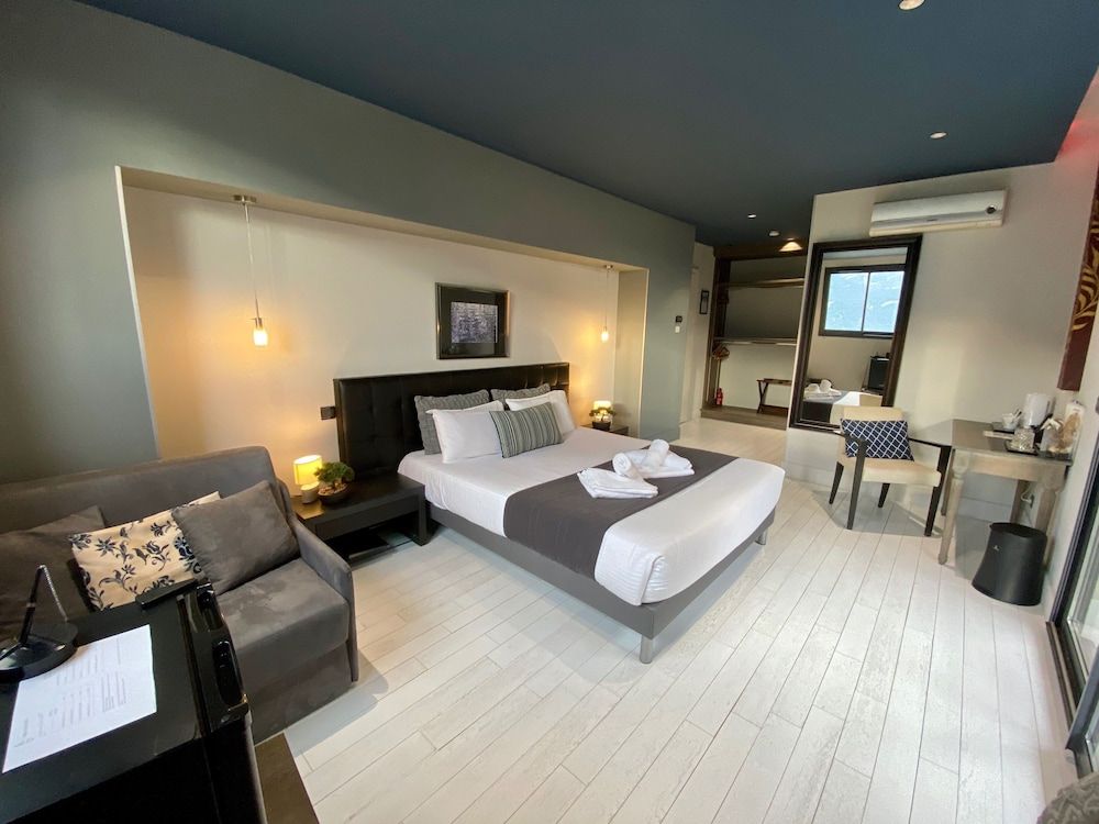 Comfort Double Room, Lake View (balcon, salle de bain et douche)