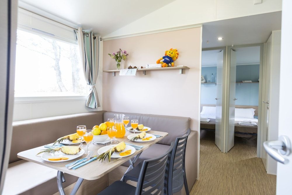 Mobile Home (4 People)