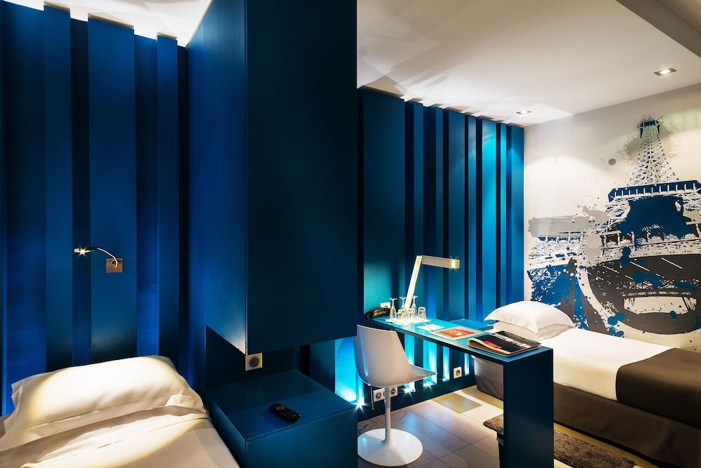 Hotel Arc de Triomphe Etoile Classic Twin Room 8