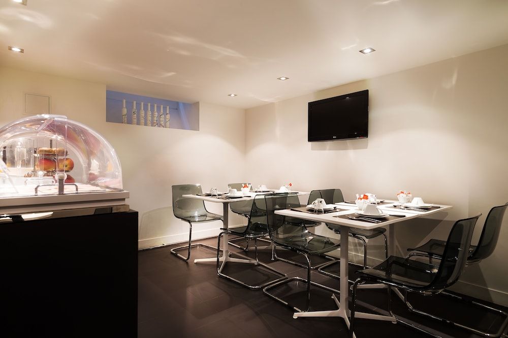 undefined Hotel Arc de Triomphe Etoile 10