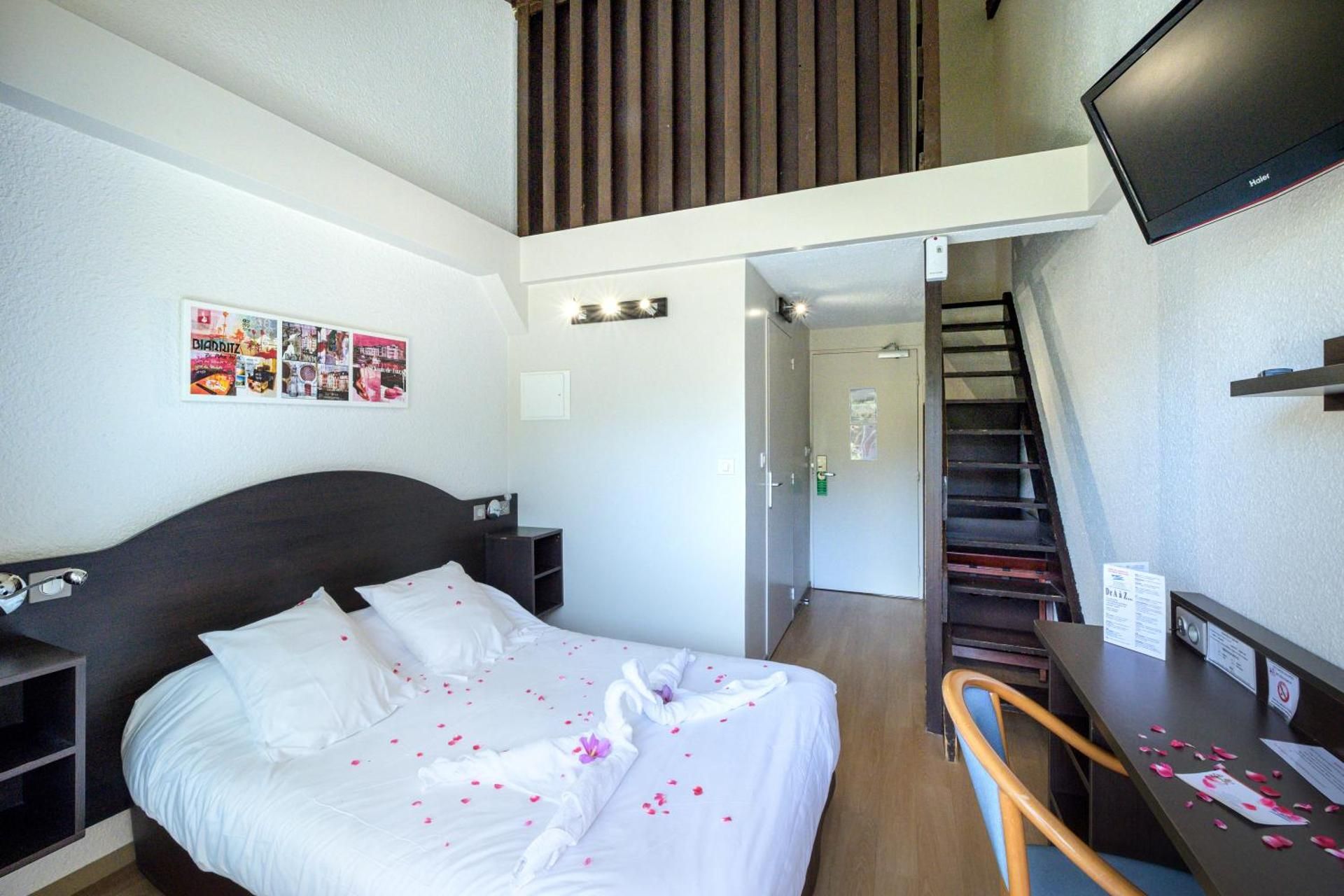 Family Room (2 Adults + 2 Children)