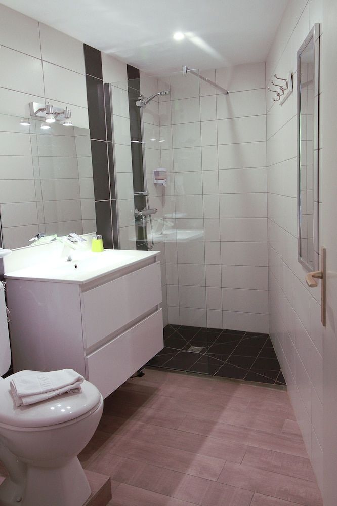 Hôtel La Couronne Comfort Double Room 9