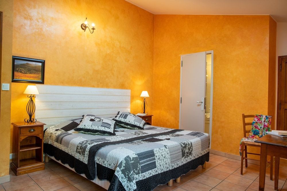Comfort Triple Room, Ensuite, Garden View (Abricot)