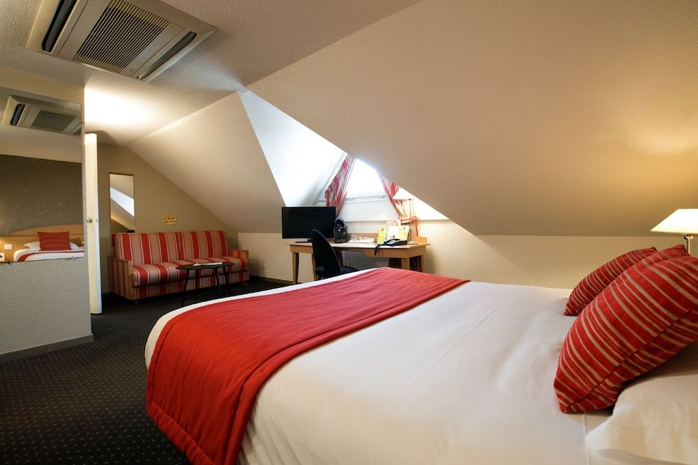 Logis Hôtel L'Orée de Chartres Family Room, 1 Queen Bed with Sofa bed 6