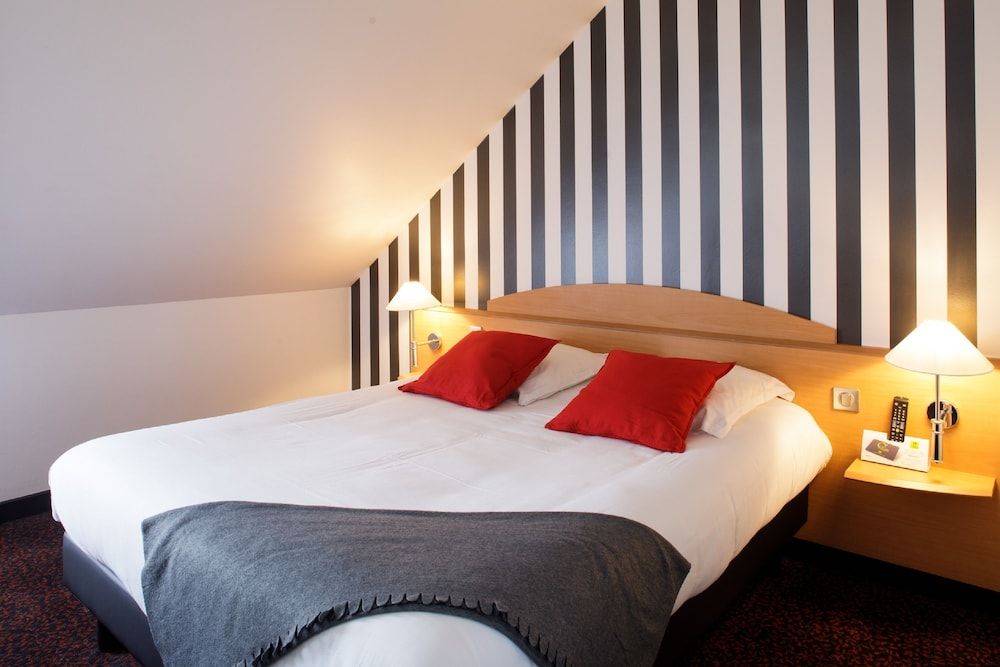 Logis Hôtel L'Orée de Chartres Superior Double Room 3