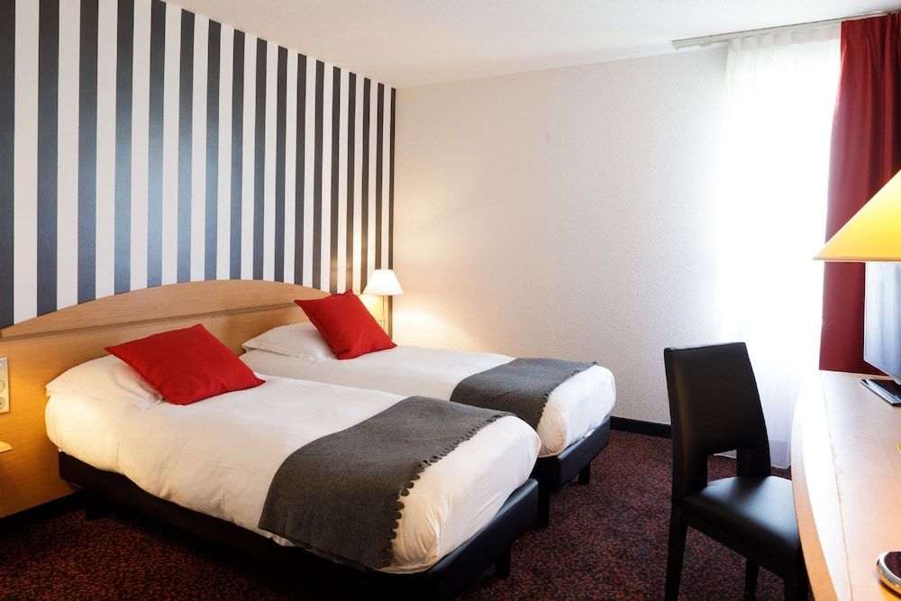 Logis Hôtel L'Orée de Chartres Superior Double Room 4