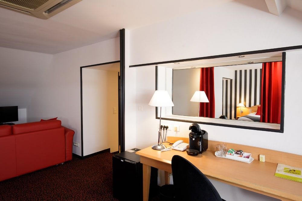 Logis Hôtel L'Orée de Chartres Family Room, 1 Queen Bed with Sofa bed 3