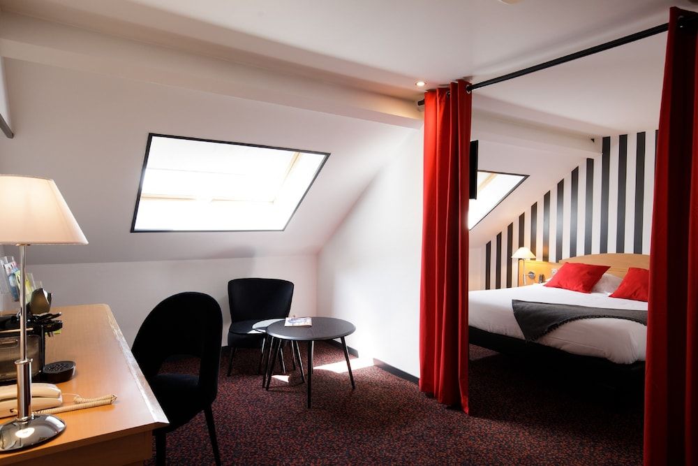 Logis Hôtel L'Orée de Chartres Family Room, 1 Queen Bed with Sofa bed 4
