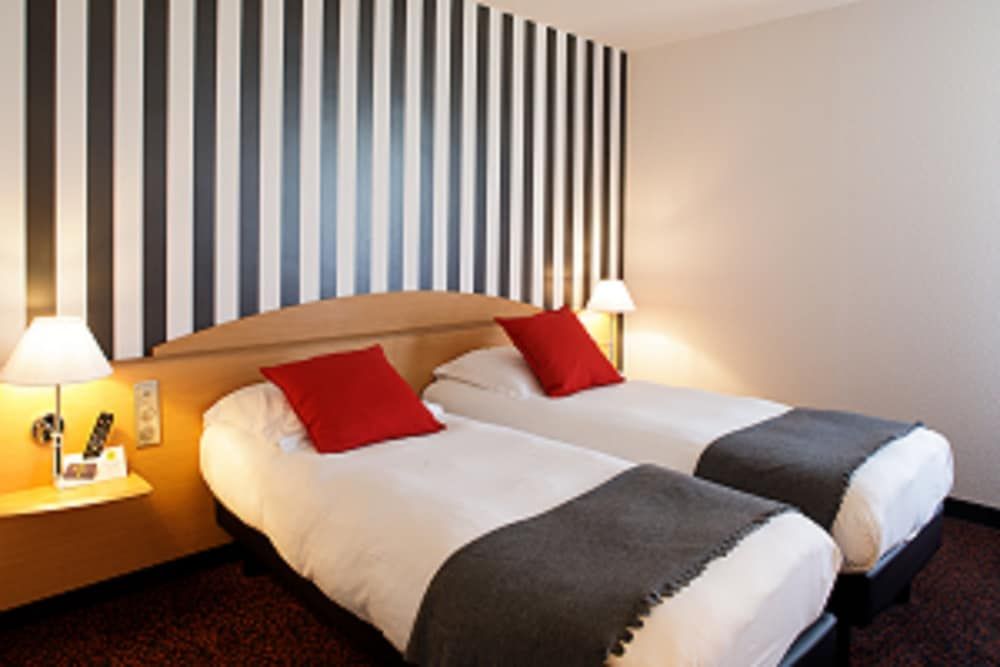 Logis Hôtel L'Orée de Chartres Standard Double Room 3