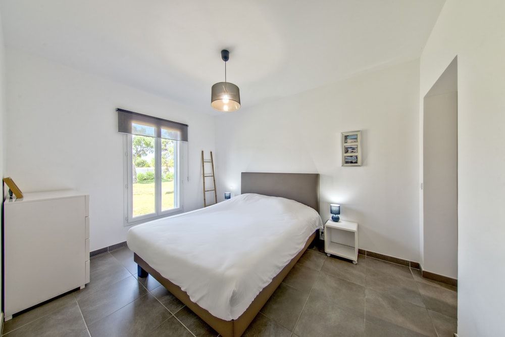 House for 6 people - 2 bedrooms - Spacious - Air conditioning - Terrace - 75 m and 50 m terrace