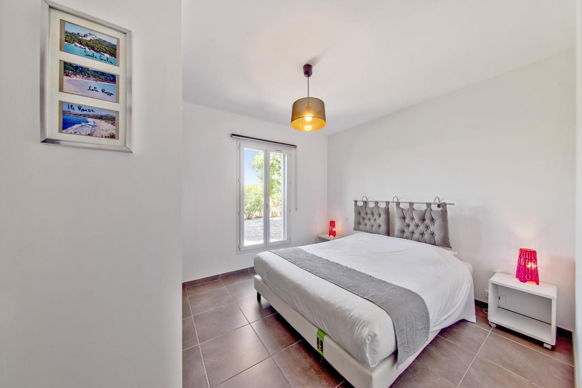 Two-Bedroom Apartment with Air Conditioning and Terrace (6 Adults)