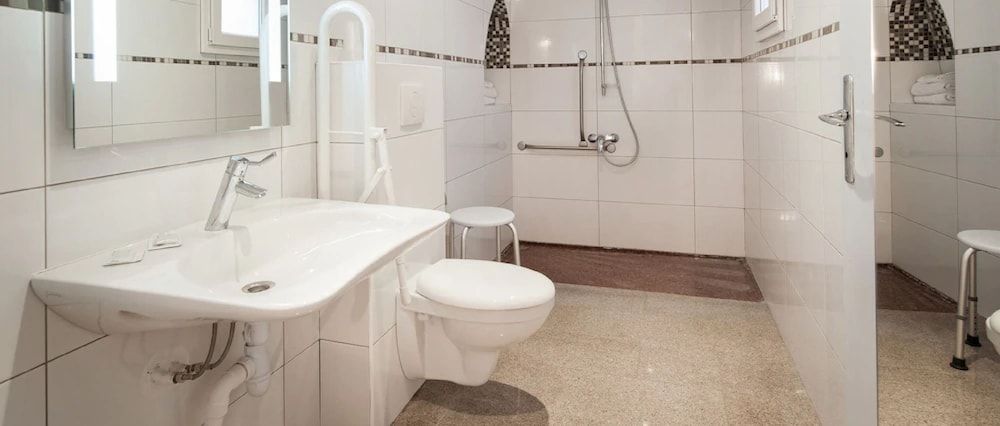 Hotel Americain Twin Room 7