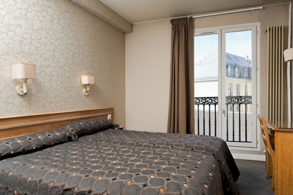 Hotel Americain Twin Room 6