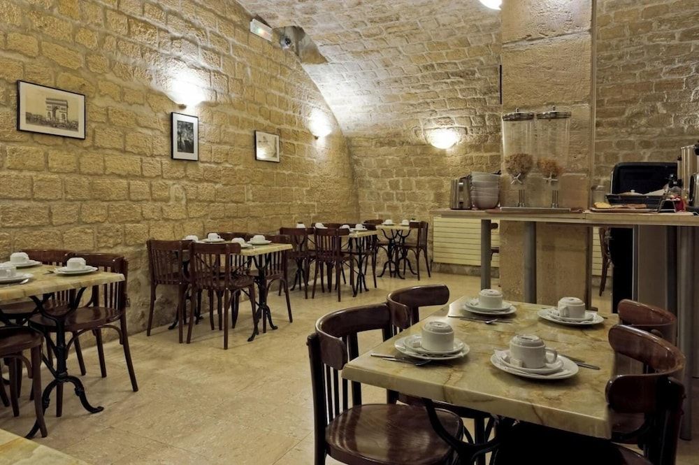 undefined Hotel Americain 9