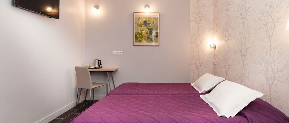 Hotel Americain Twin Room 4