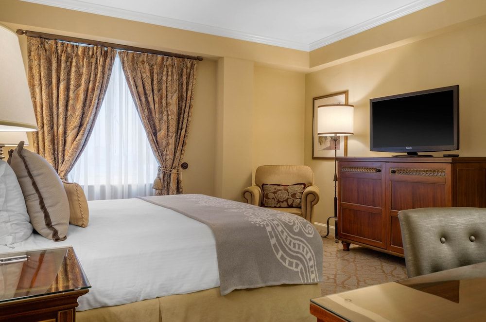 Premier Room, 1 King Bed, Jetted Tub