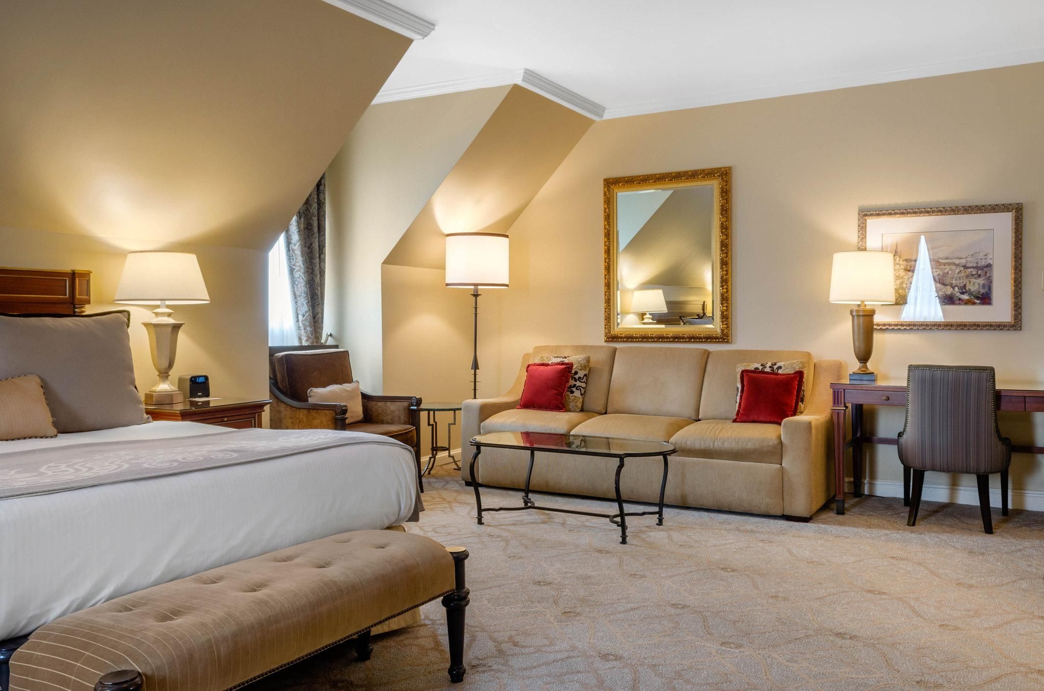 Petite Suite 1 King Bed