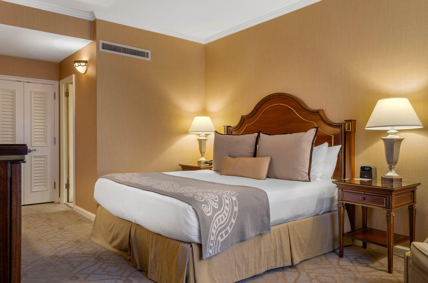 Premier Room with a View 1 King Bed