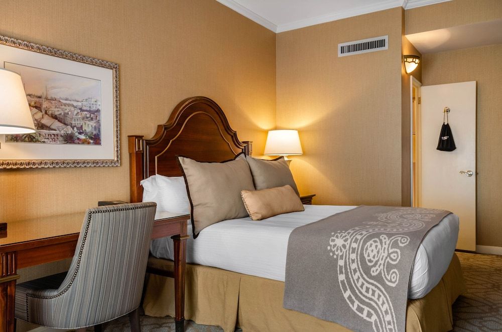 Deluxe Room, 1 Queen Bed