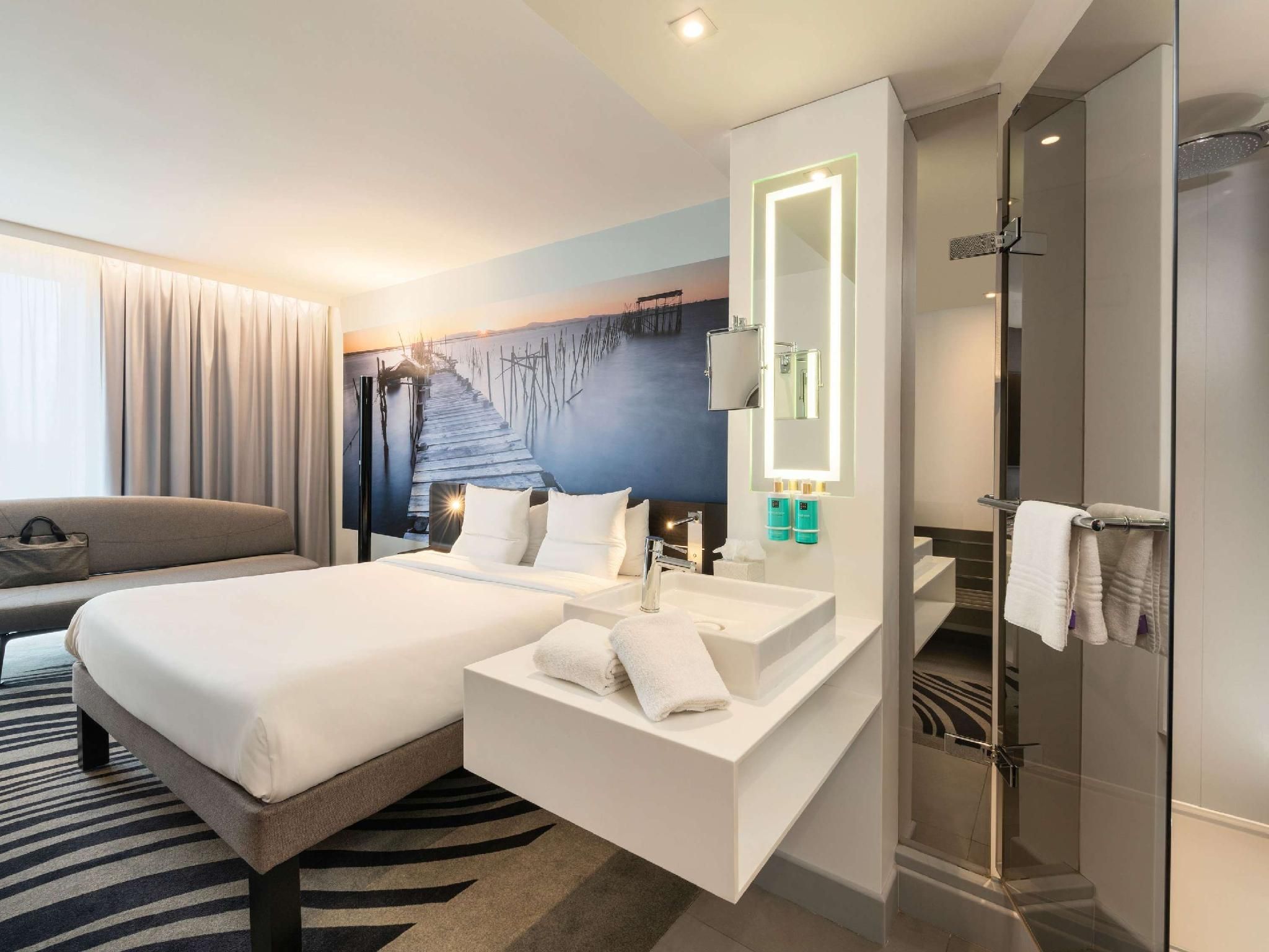 Superior Room with 1 Double Bed - Ideal for A Business Stay