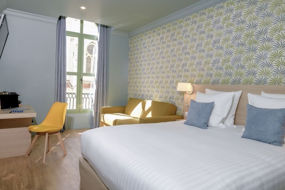 Hotel Du Centre, un hotel AMMI Suite Junior 20m² - Vue Notre-Dame 9