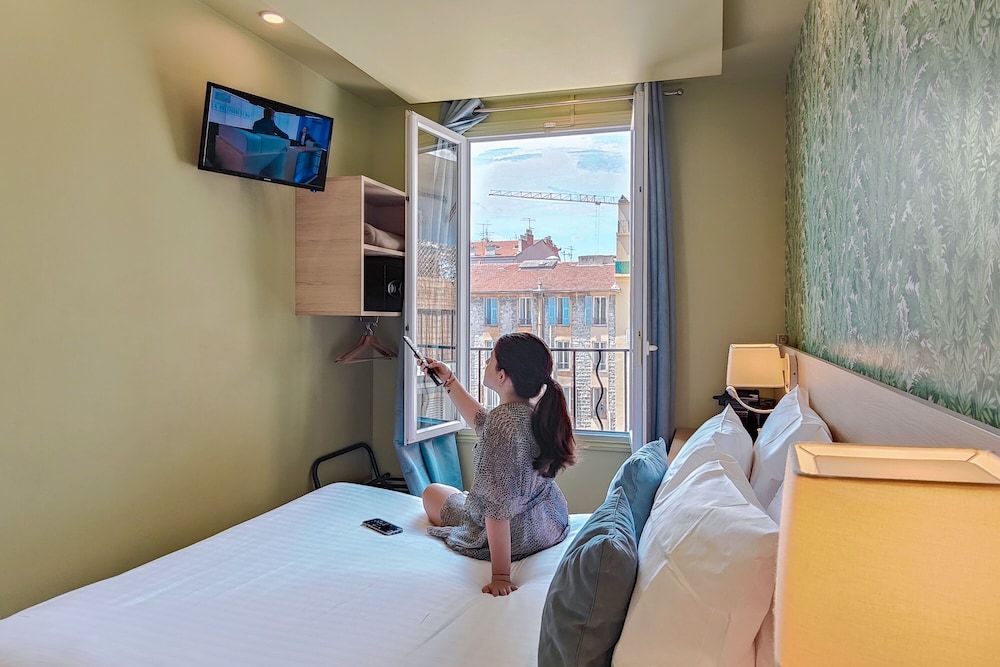 Hotel Du Centre, un hotel AMMI Chambre Petite Double Economique 9m² - Vue Cour 14