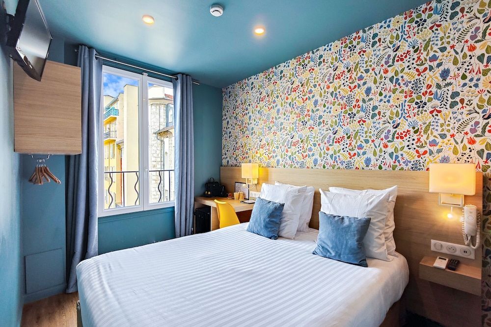 Hotel Du Centre, un hotel AMMI Chambre Petite Double Economique 9m² - Vue Cour 7