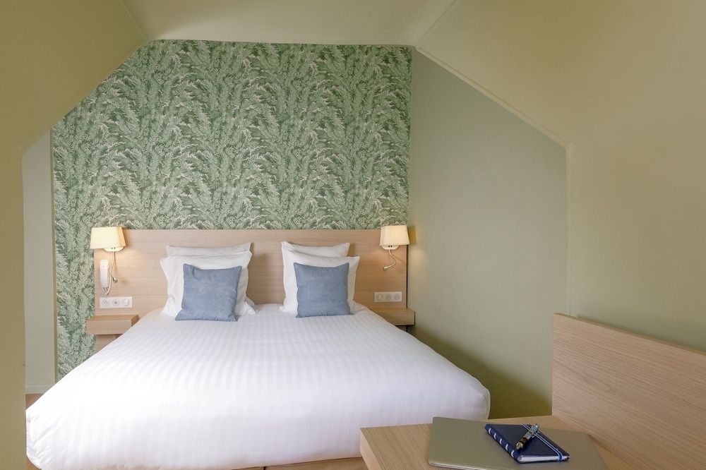 Hotel Du Centre, un hotel AMMI Suite Junior 20m² - Vue Notre-Dame 5