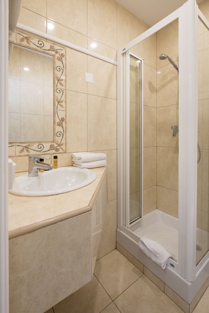 Hotel Du Centre, un hotel AMMI Suite Junior 20m² - Vue Notre-Dame 12