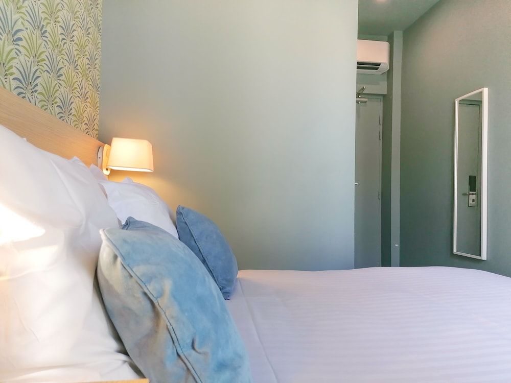 Hotel Du Centre, un hotel AMMI Chambre Petite Double Economique 9m² - Vue Cour 3