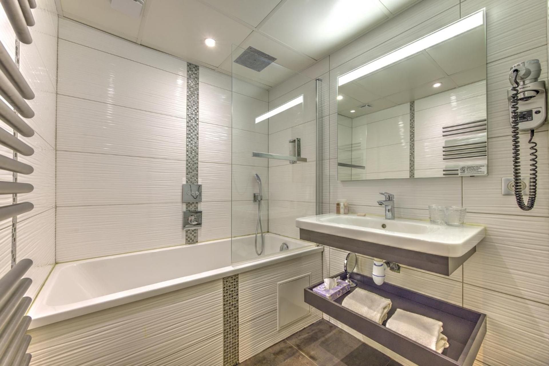 Double Room with Balcony and Partial Sea View