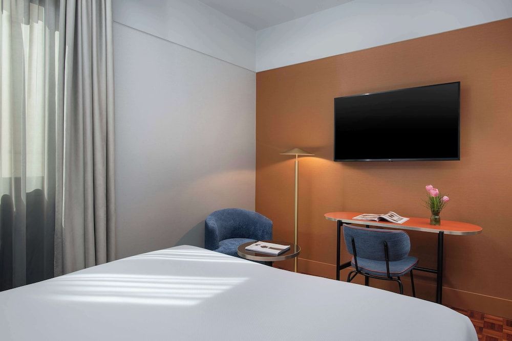 NH Firenze Standard Room 8