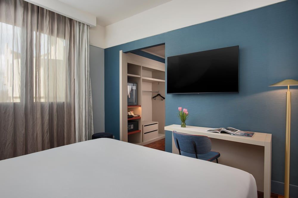 NH Firenze Standard Room 9