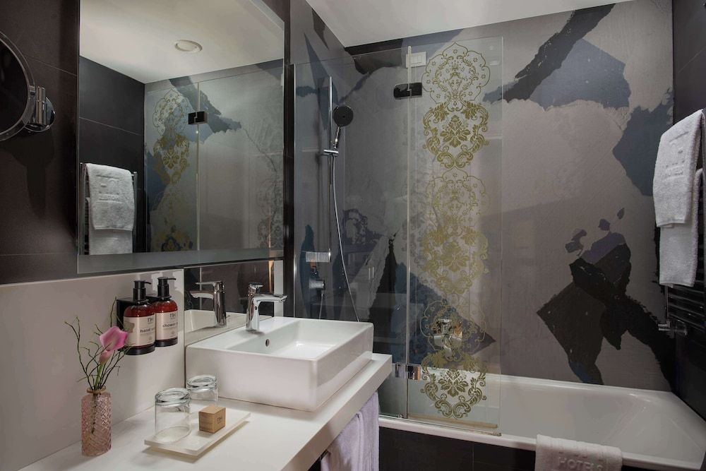 NH Firenze Standard Room 4