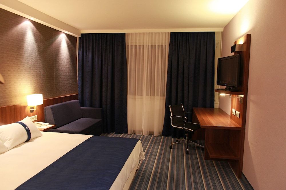 Standard Room, Multiple Beds, Garden View