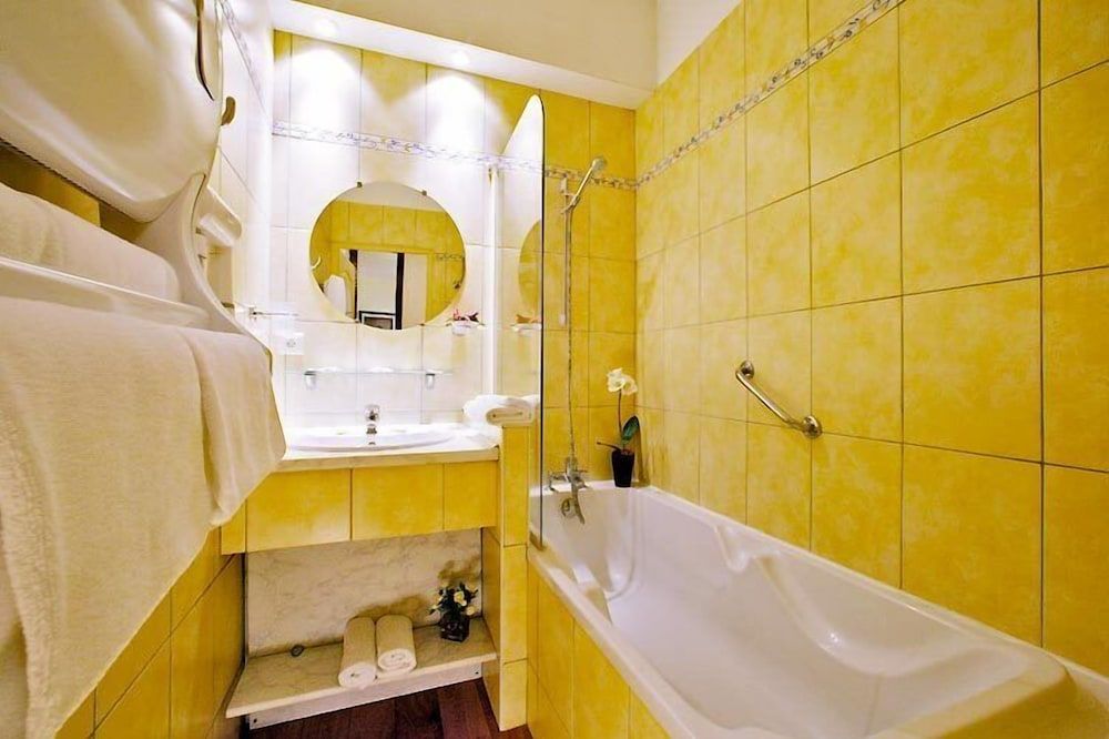 Classic Double Room, 1 Queen Bed, Terrace (2 Pers La Boetie)