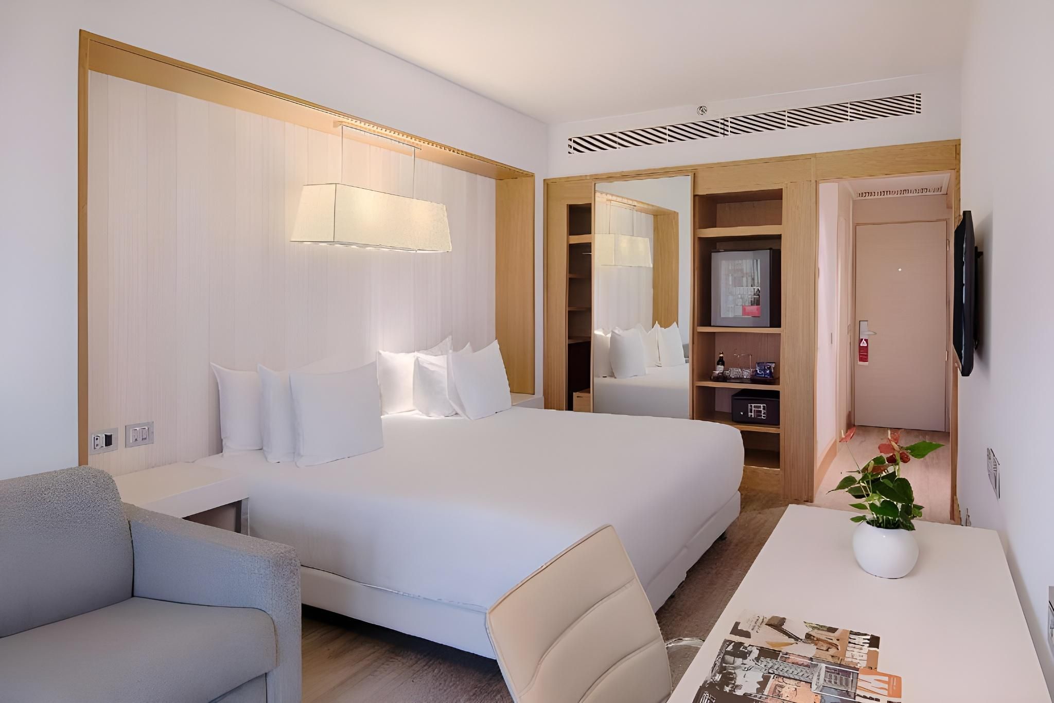 undefined nhow Roma 5