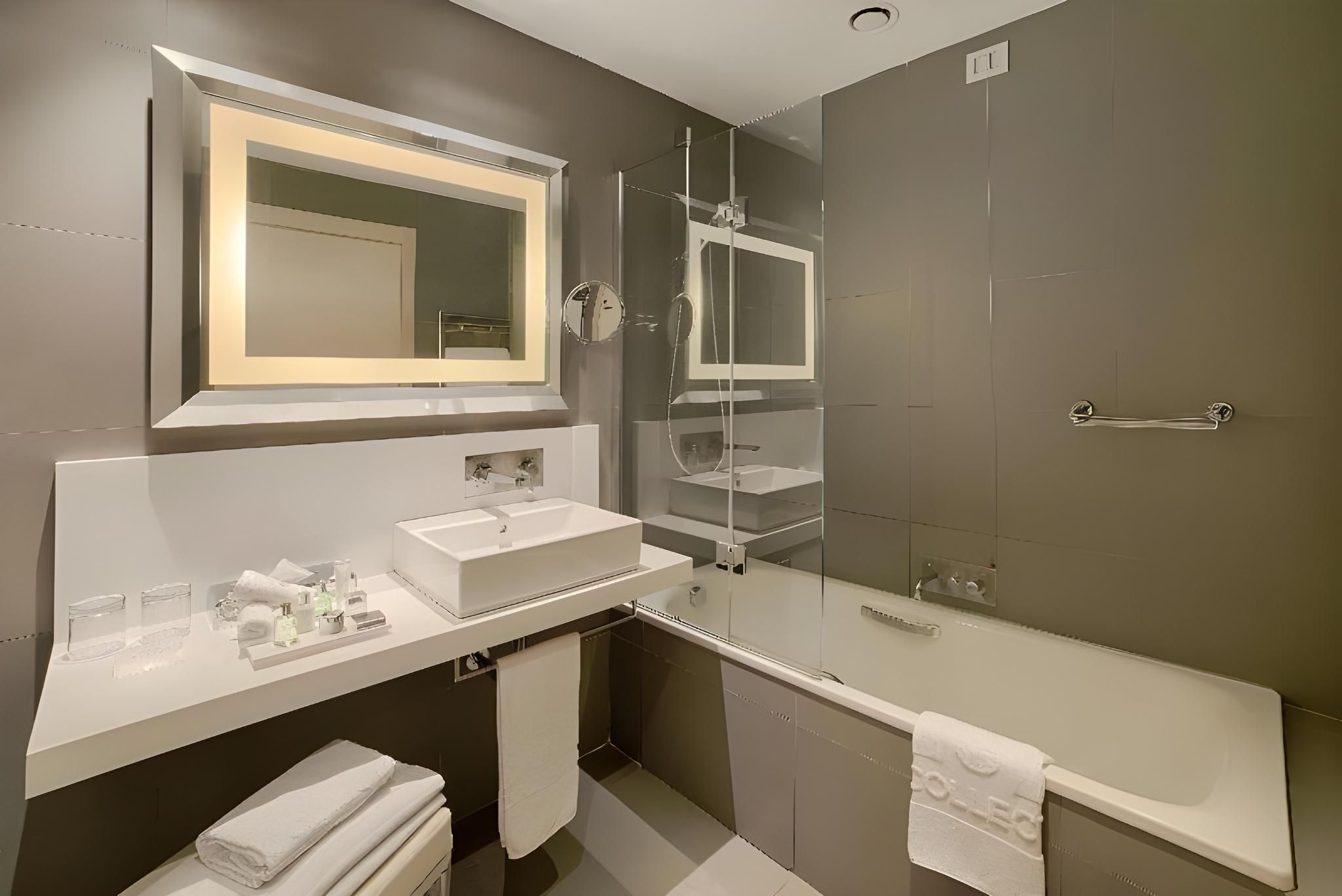 undefined nhow Roma 6