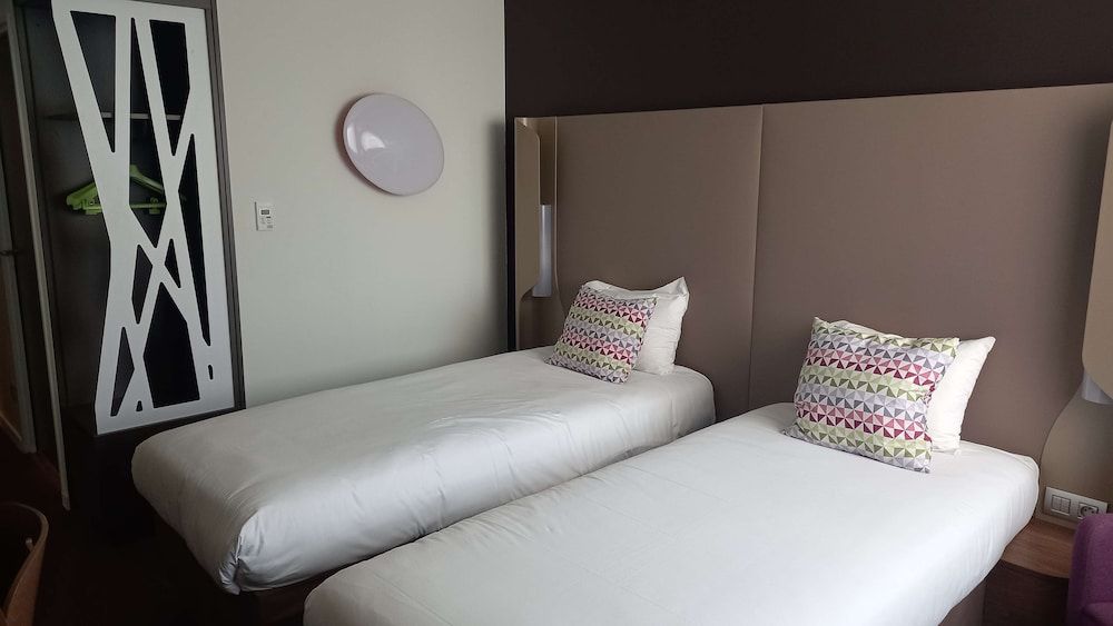 Campanile Le Mans Centre - Gare Next Generation, Room, 2 Twin Beds 4