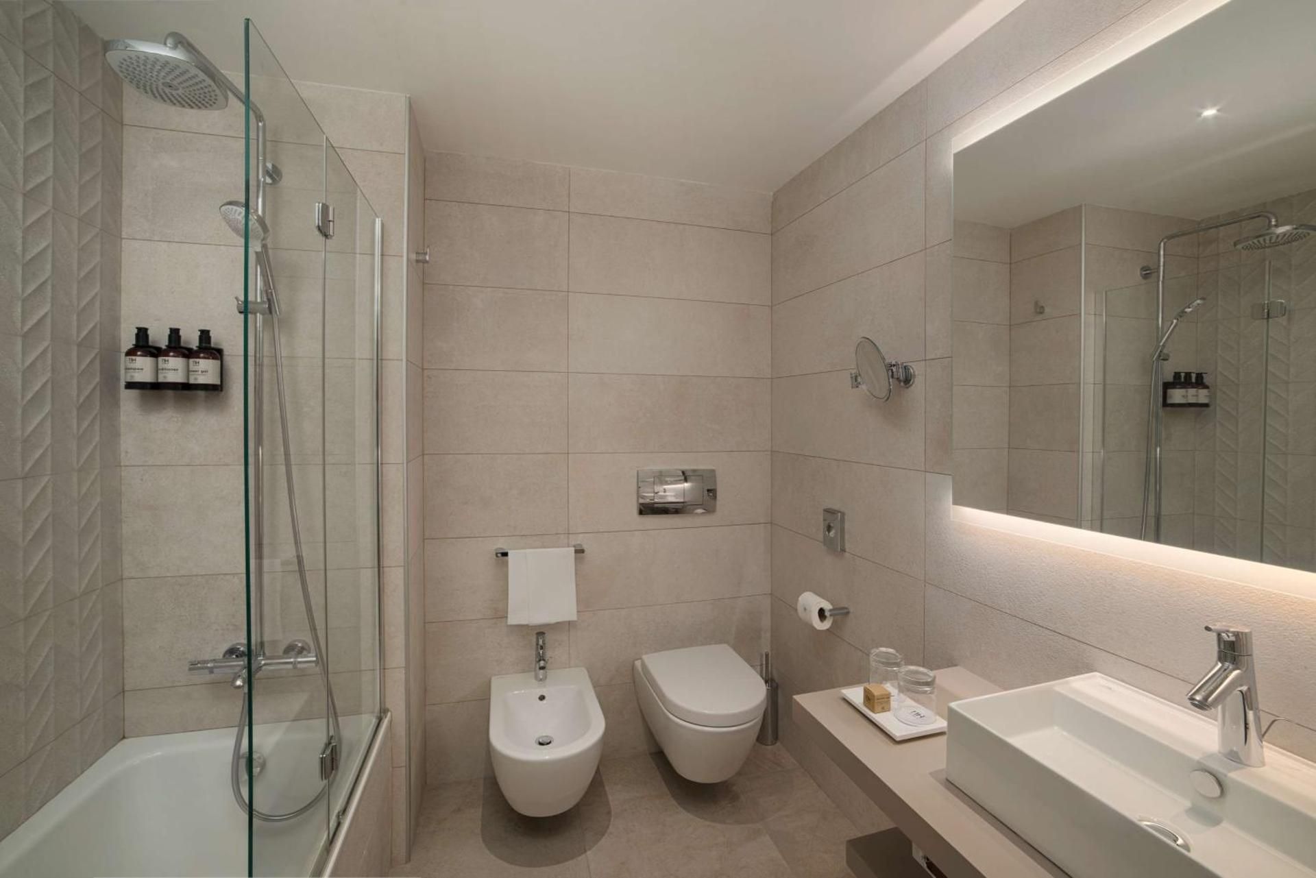 Junior Suite Family with Extra Bed (2 Adults + 2 Children)