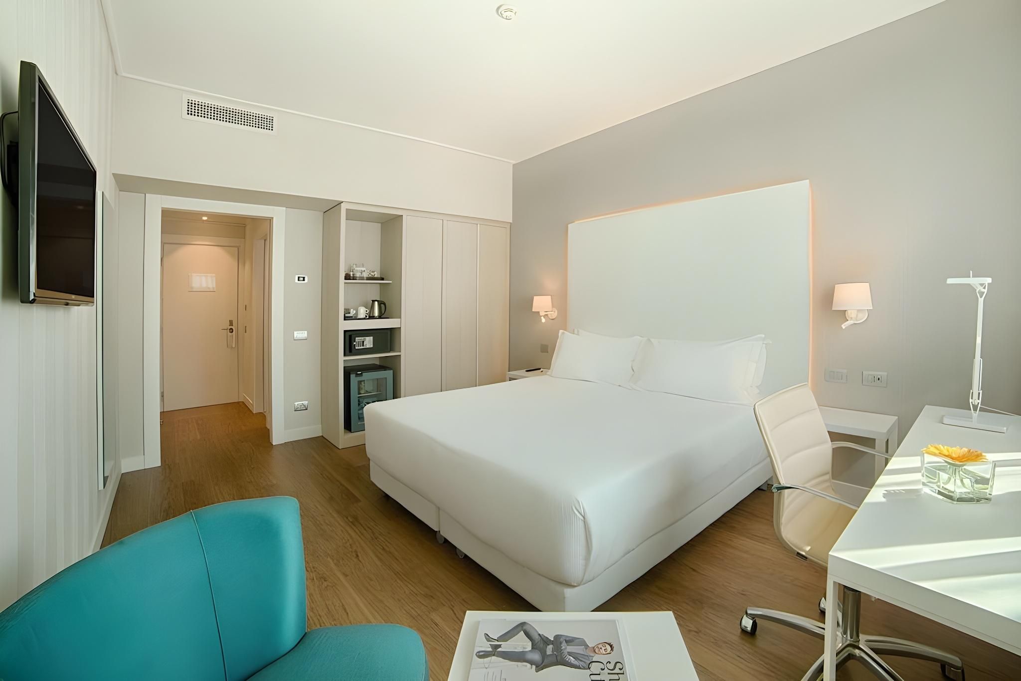 NH Torino Centro Standard Room 2