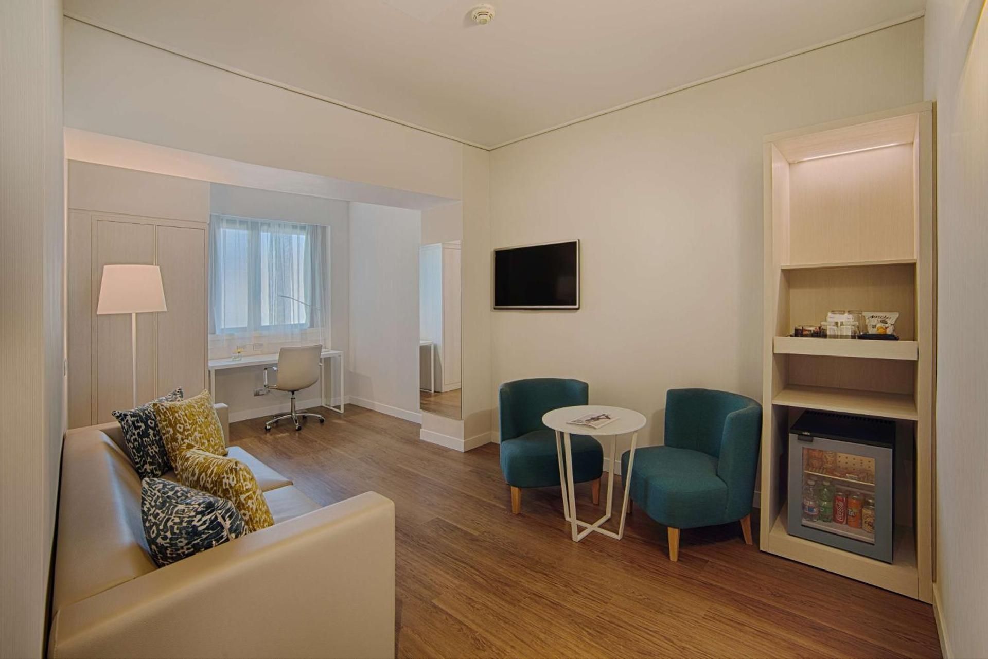 Suite with extra bed (2 adults + 2 children)